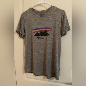 Patagonia size L graphic print gray tee.